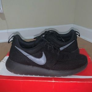 new nike roshe run